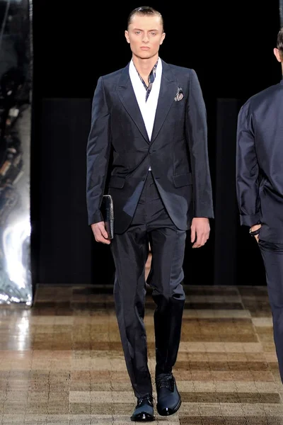 Look 37
